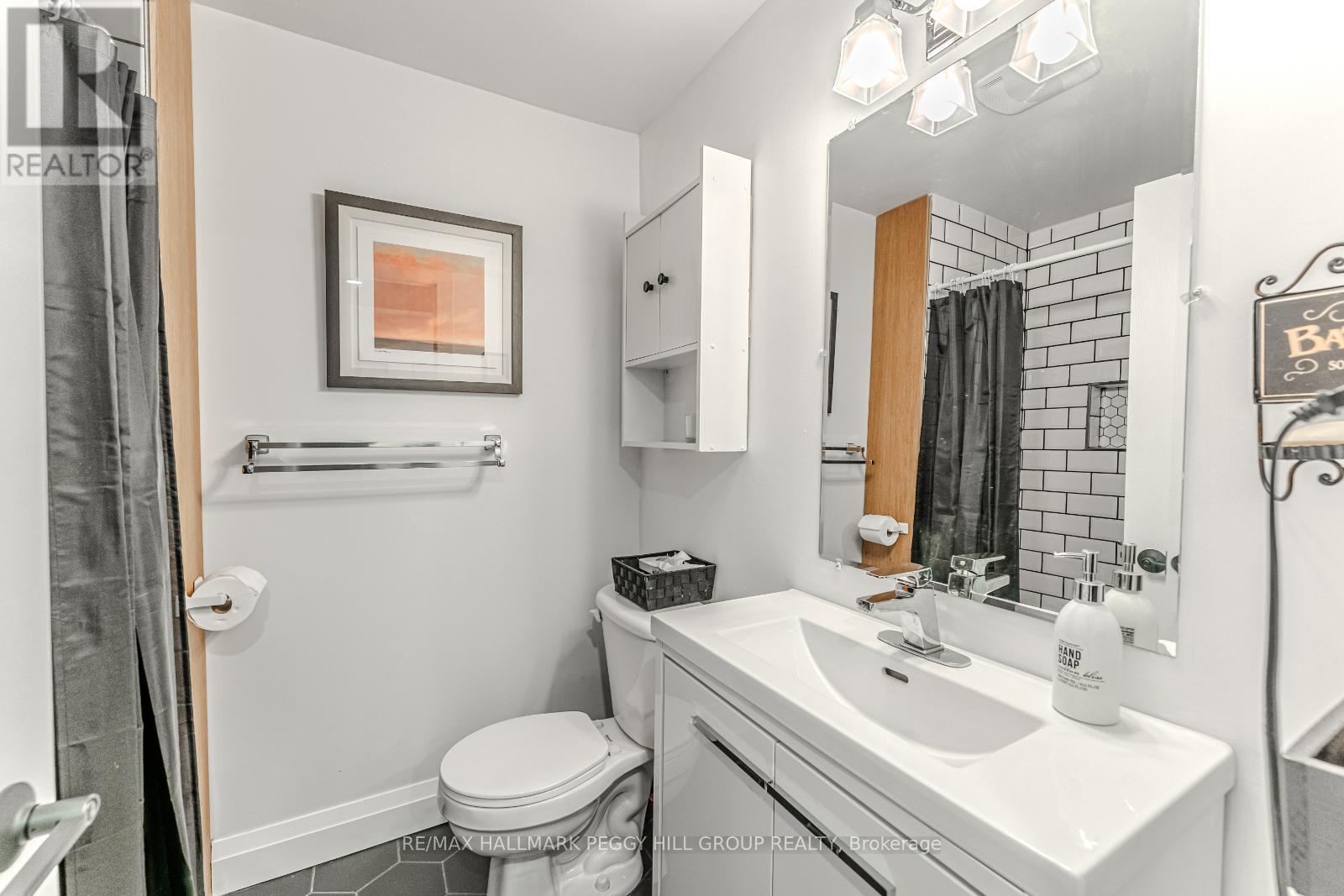 Single Family House Bungalow for Sale in  BENSON DRIVE Barrie (Northwest) 
