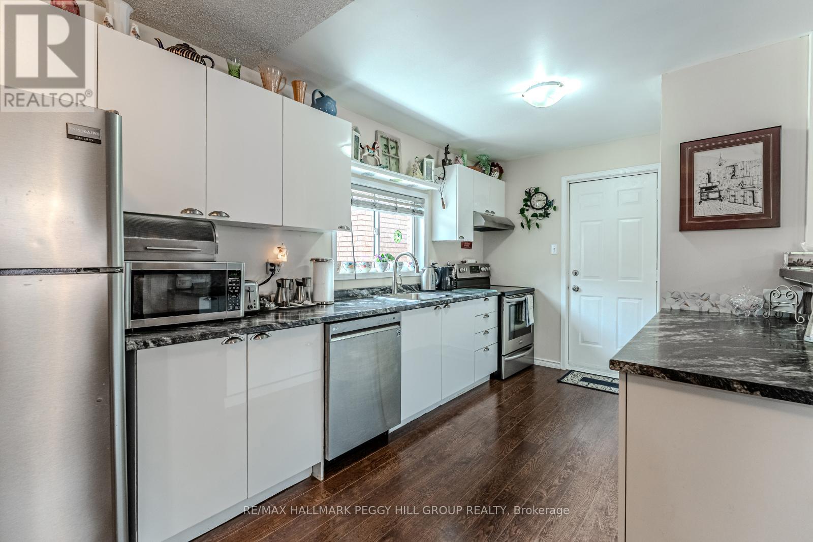 Single Family House Bungalow for Sale in  BENSON DRIVE Barrie (Northwest) 