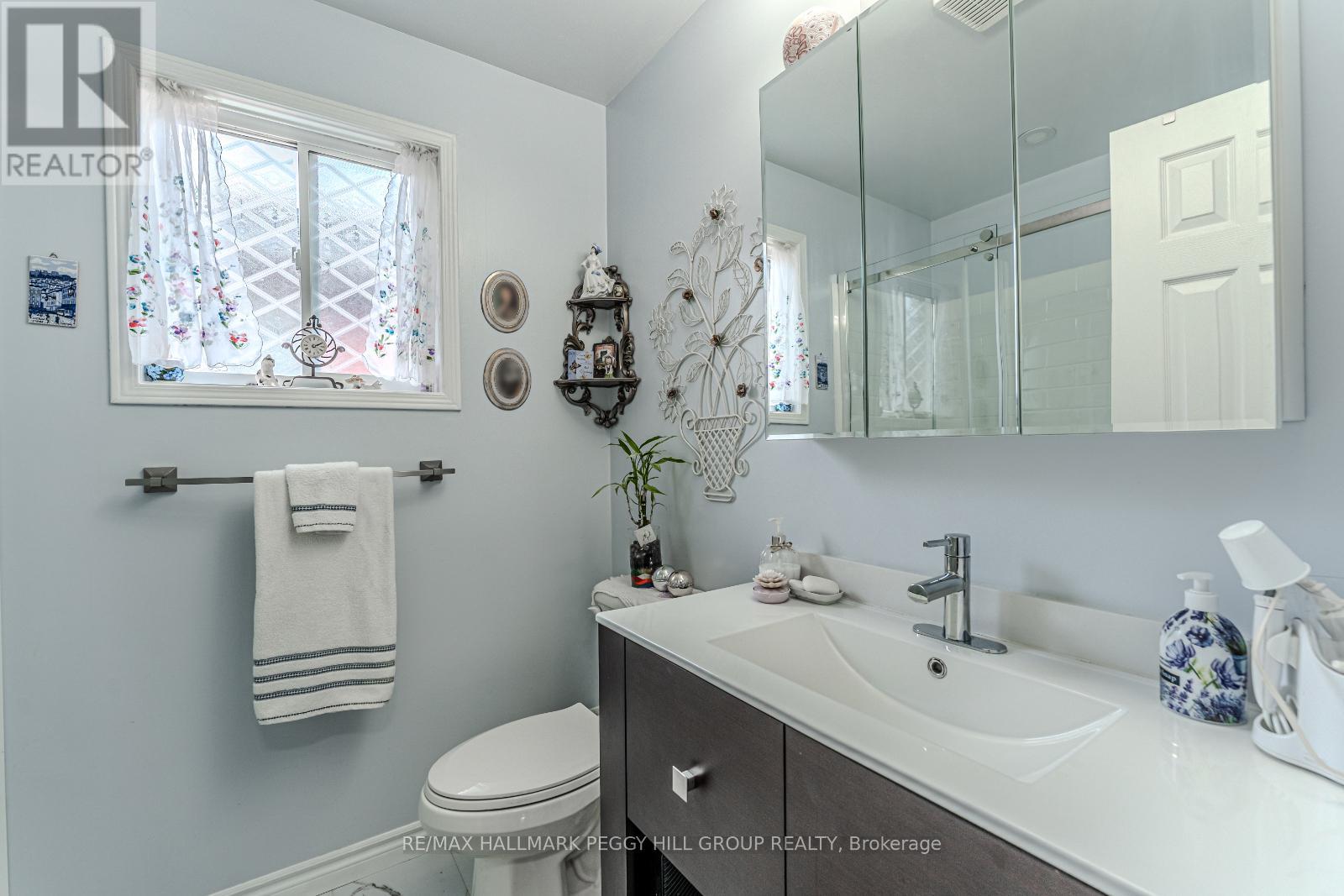 Single Family House Bungalow for Sale in  BENSON DRIVE Barrie (Northwest) 