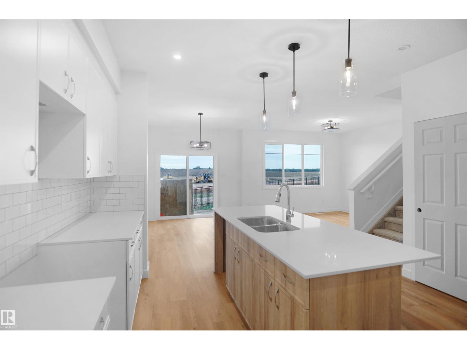 Photo 10 of 1332 11 Av Nw, Edmonton AB