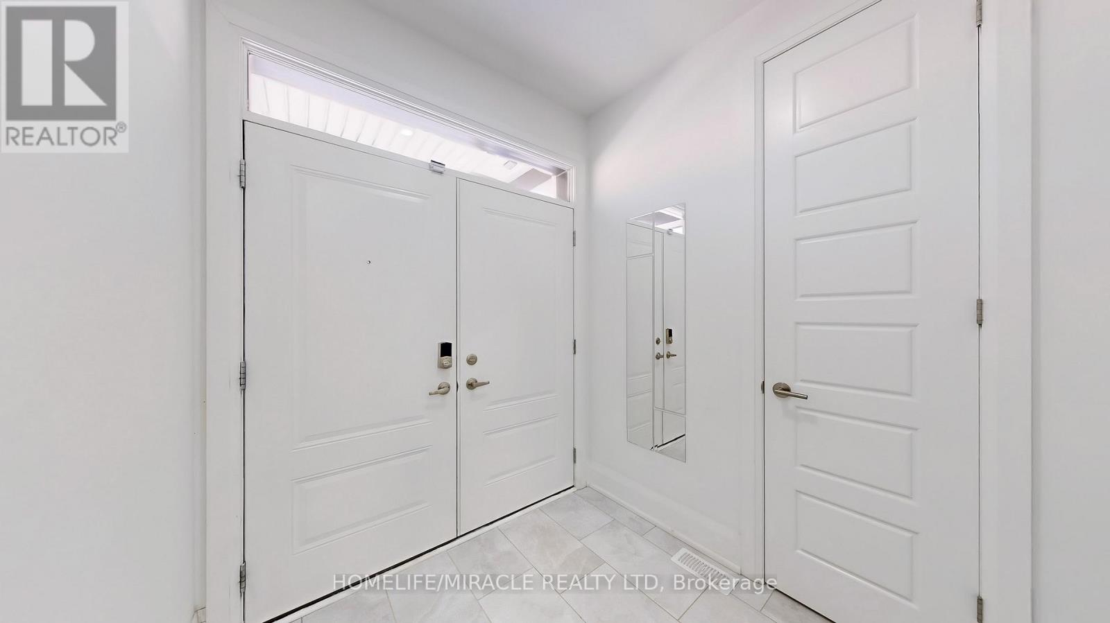 Photo 2 of 2849 Foxden Square, Pickering ON