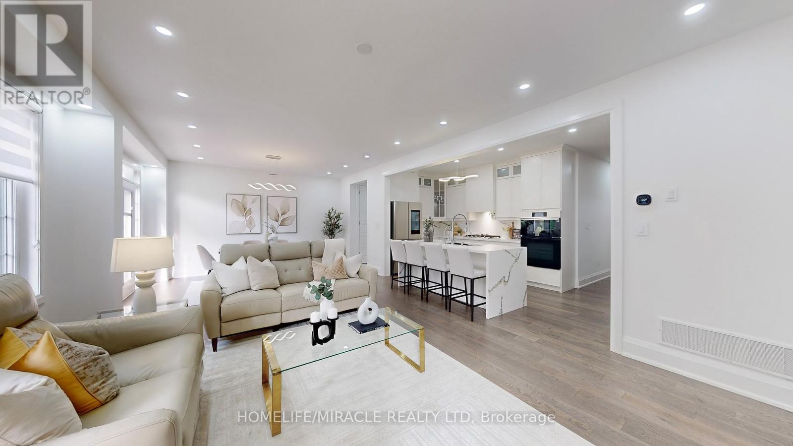Photo 8 of 2849 Foxden Square, Pickering ON