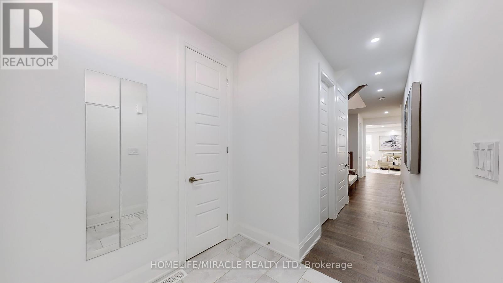 Photo 3 of 2849 Foxden Square, Pickering ON
