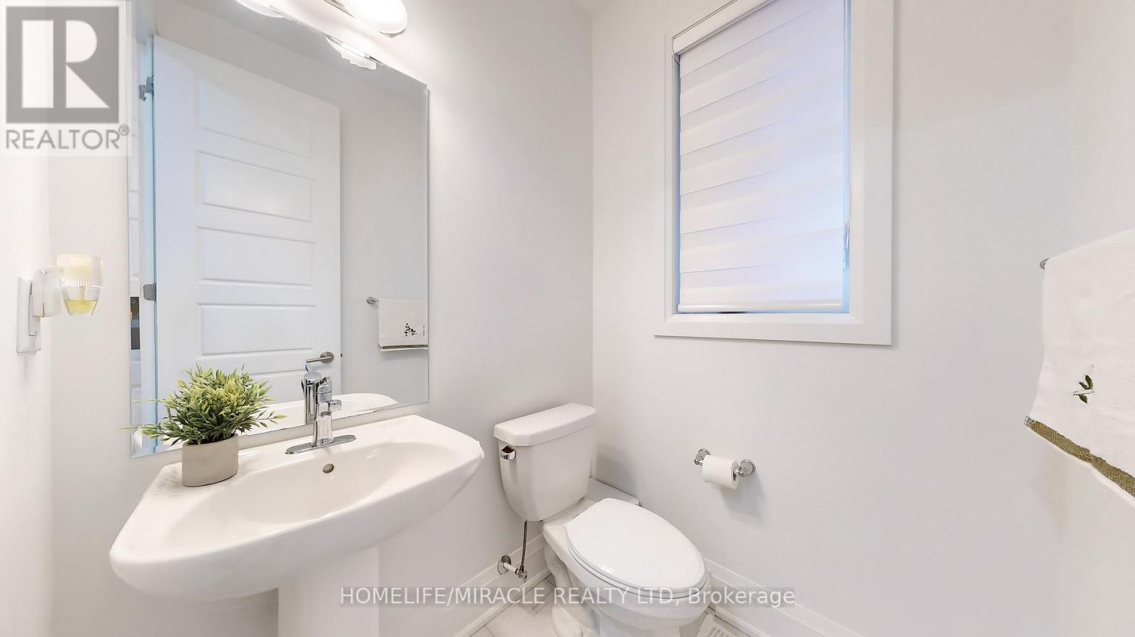 Photo 4 of 2849 Foxden Square, Pickering ON