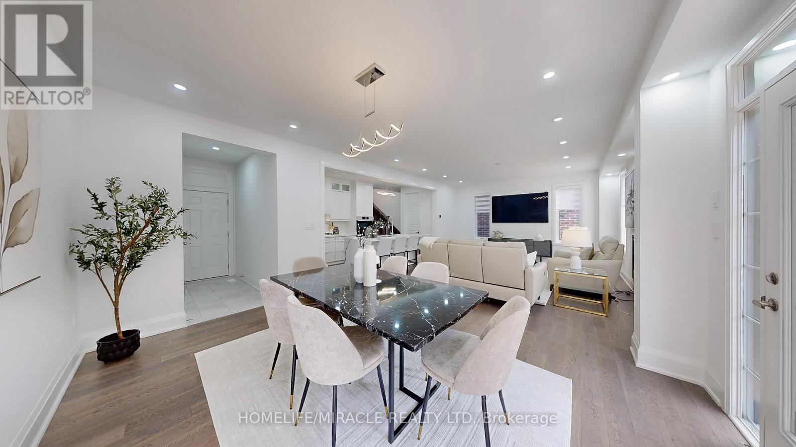 Photo 12 of 2849 Foxden Square, Pickering ON