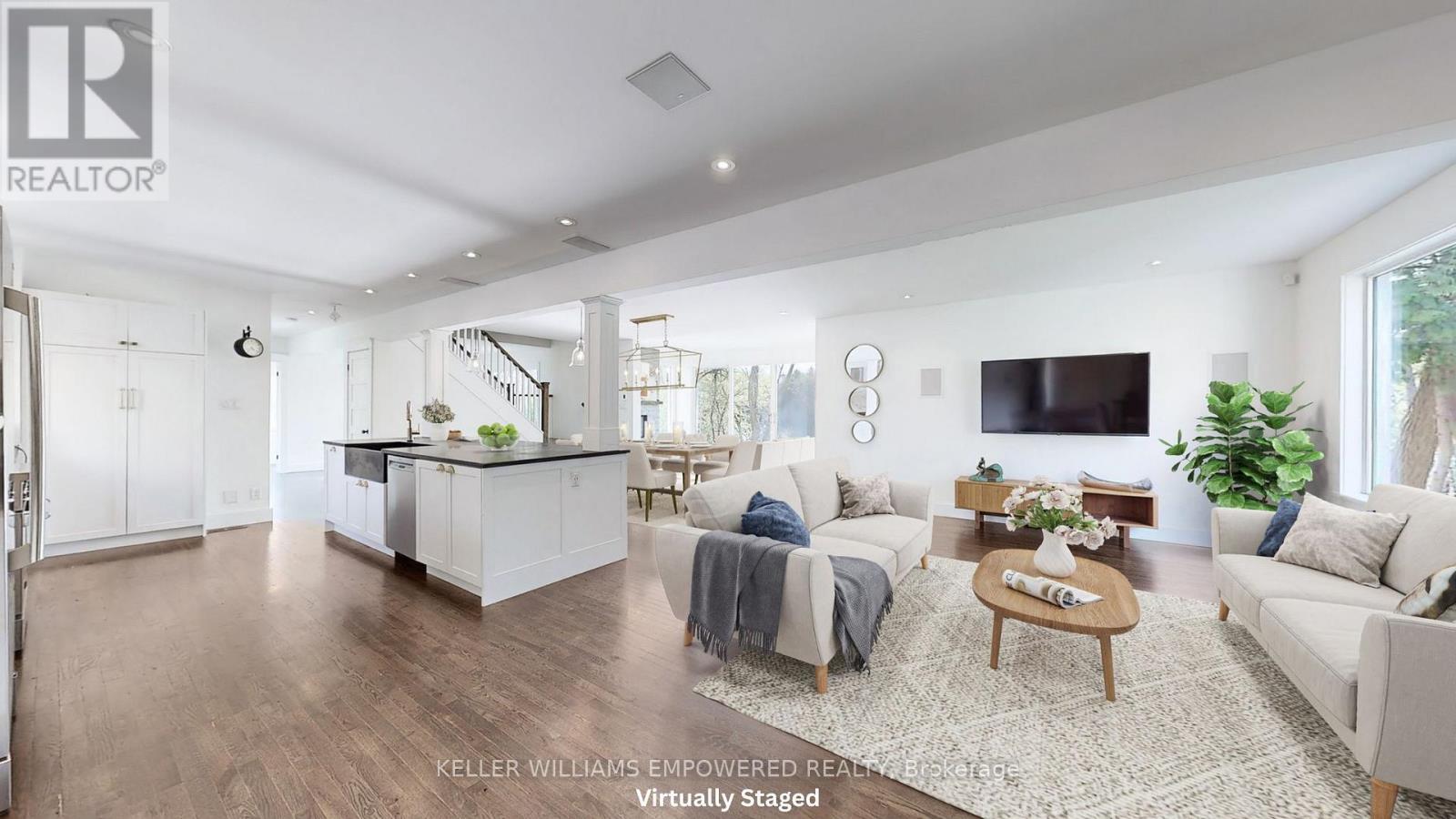 Photo 5 of 6 And 8 Macleod Estate Court, Richmond Hill ON