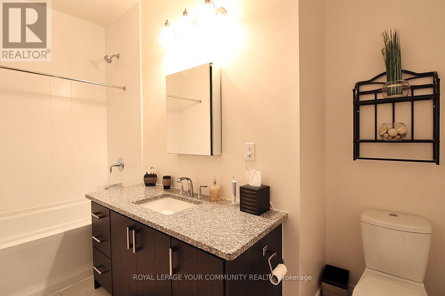 Photo 8 of Lph 5 A 9088 Yonge Street, Richmond Hill ON
