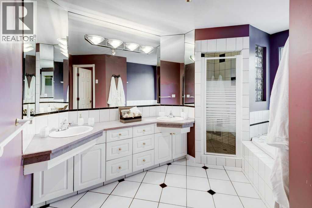 Single Family House Multi-level for Sale in    Avenue SW Windsor Park Calgary 