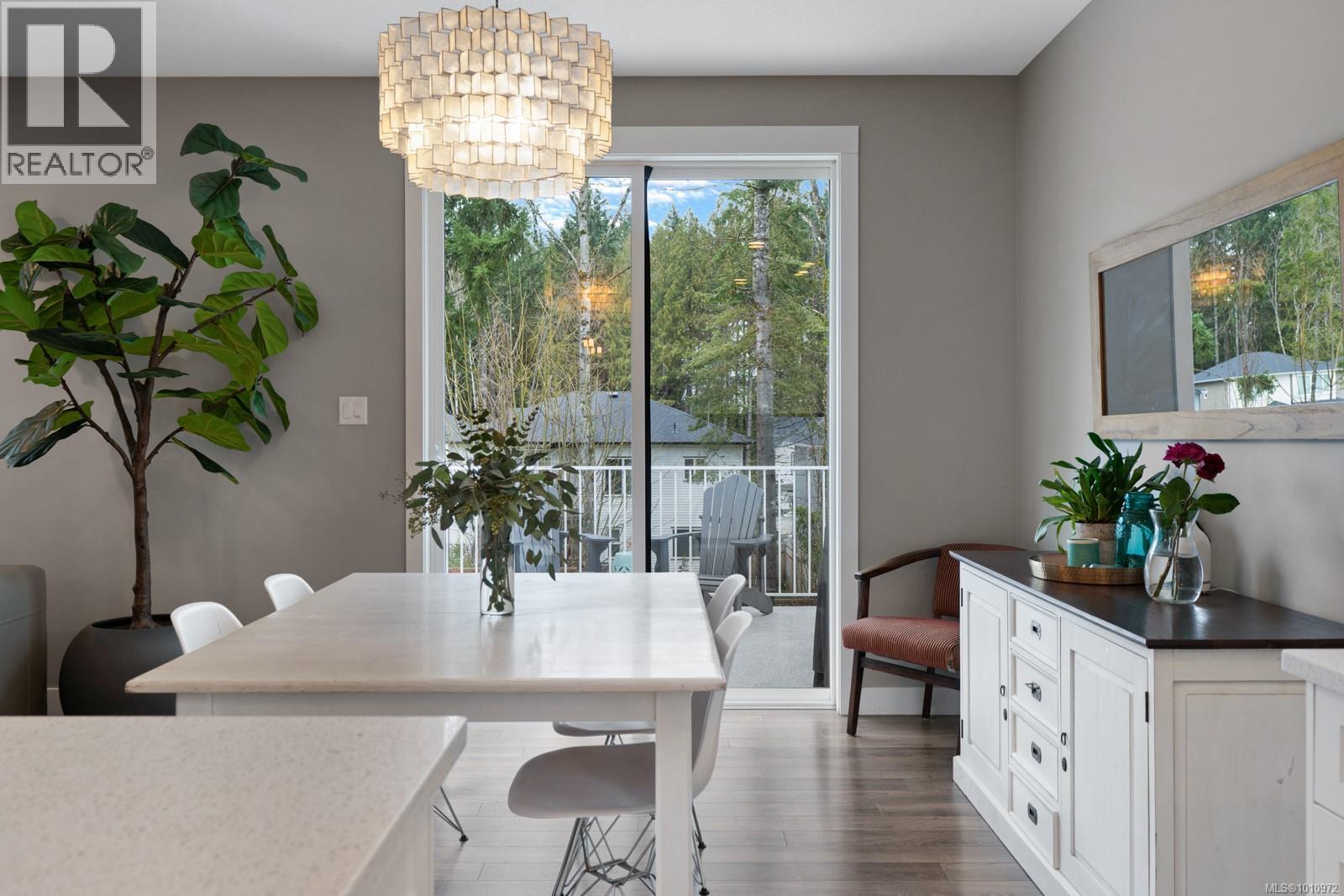 Photo 2 of 370 Cordan St, Nanaimo BC
