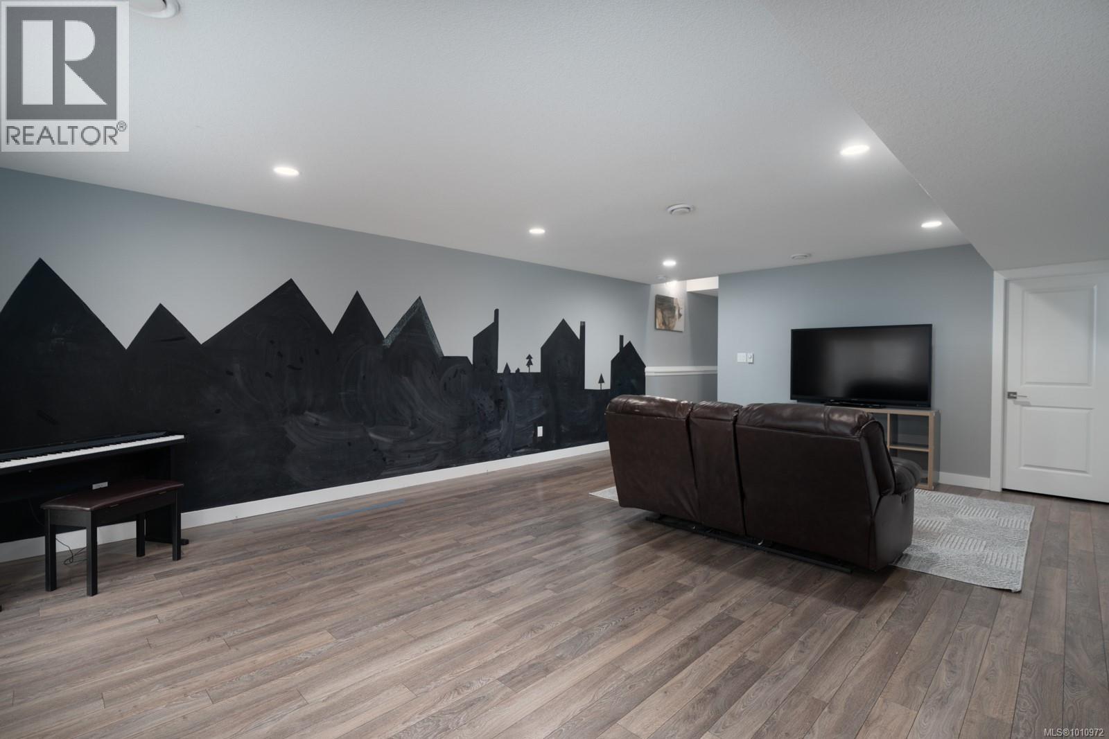 Photo 33 of 370 Cordan St, Nanaimo BC