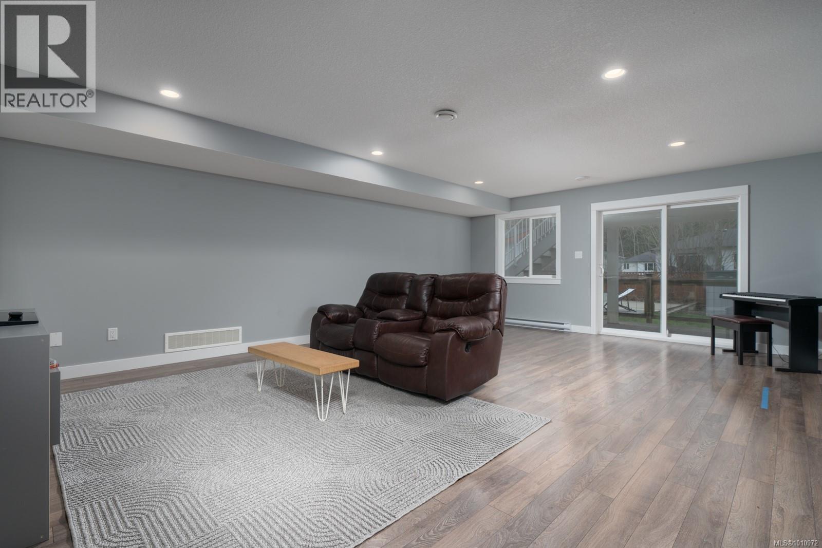 Photo 34 of 370 Cordan St, Nanaimo BC