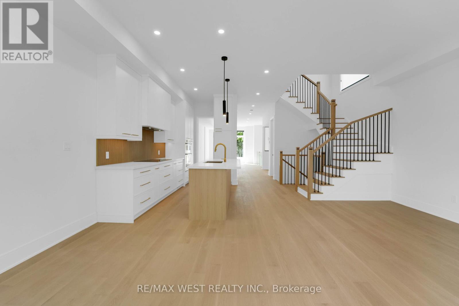 Photo 7 of 35 A Frances Avenue, Toronto ON