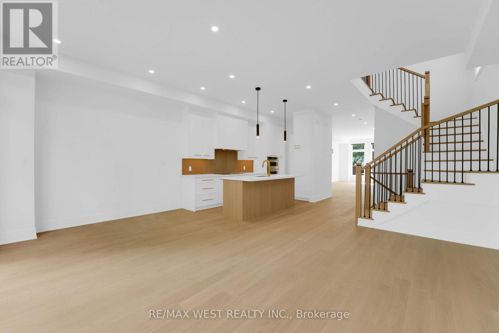 Photo 43 of 35 A Frances Avenue, Toronto ON