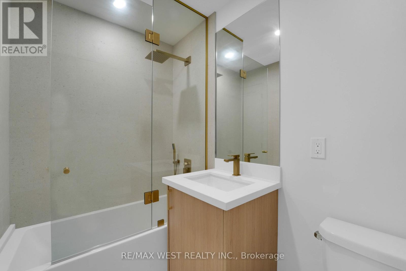 Photo 2 of 35 A Frances Avenue, Toronto ON