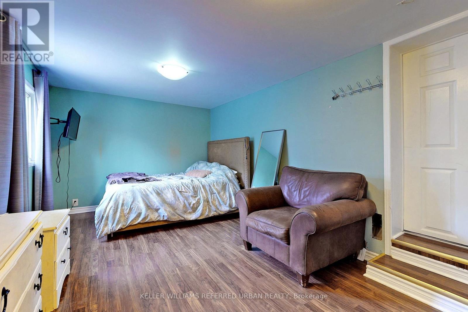 Photo 12 of 19 Bicknell Avenue, Toronto ON