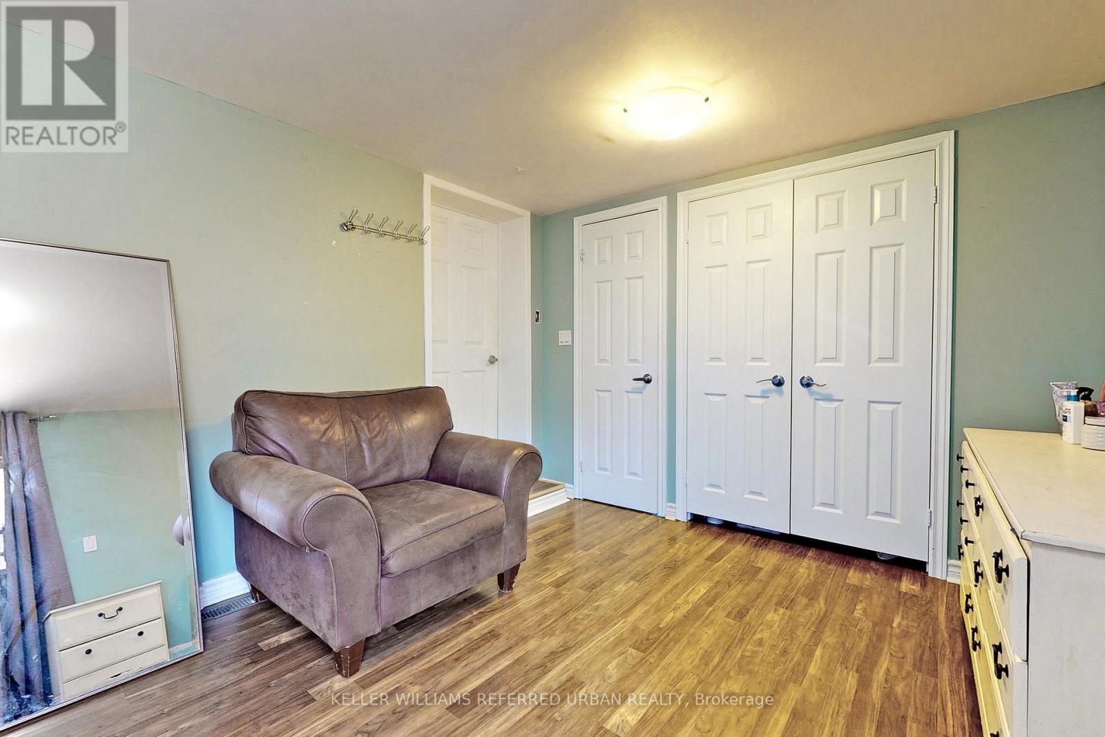 Photo 5 of 19 Bicknell Avenue, Toronto ON