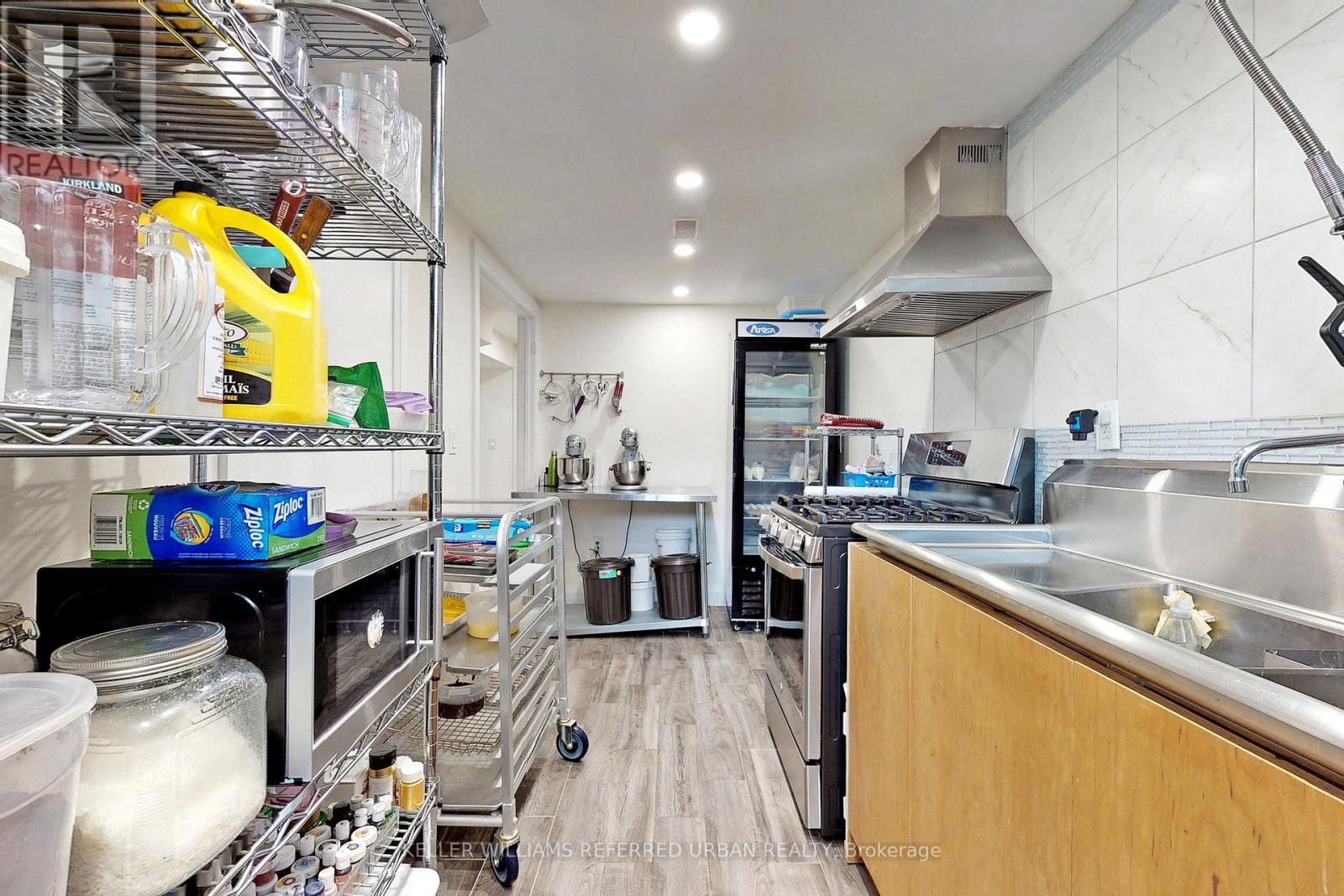 Photo 37 of 19 Bicknell Avenue, Toronto ON