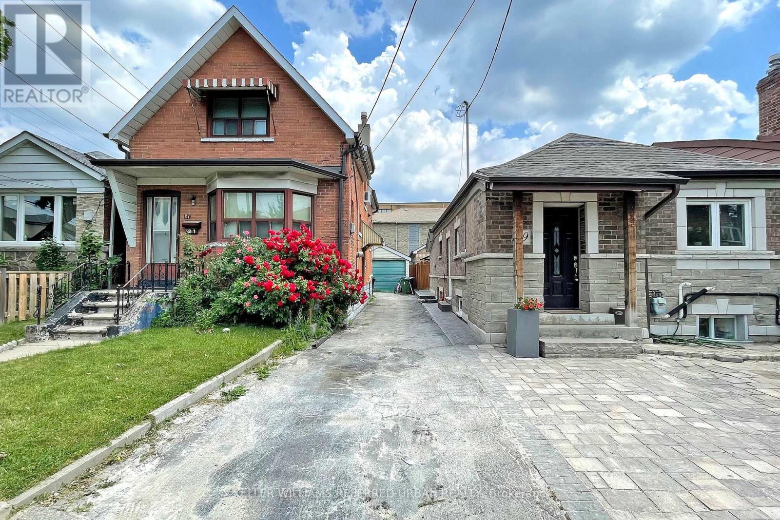Photo 40 of 19 Bicknell Avenue, Toronto ON