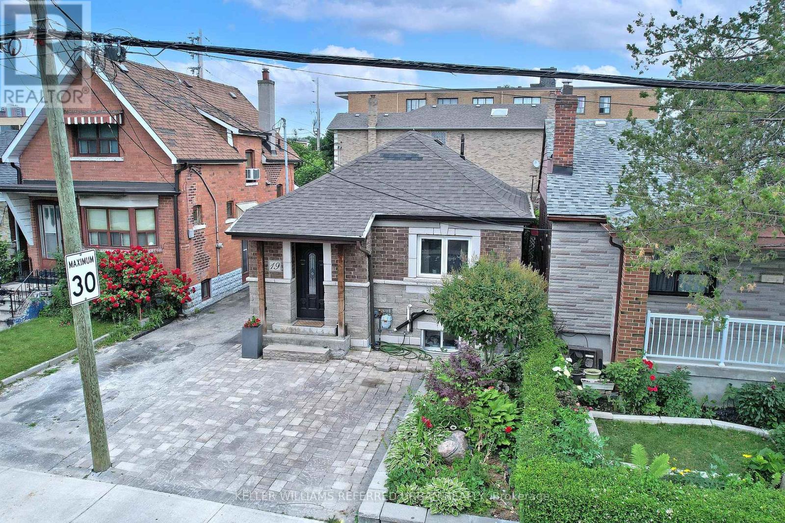 Photo 20 of 19 Bicknell Avenue, Toronto ON