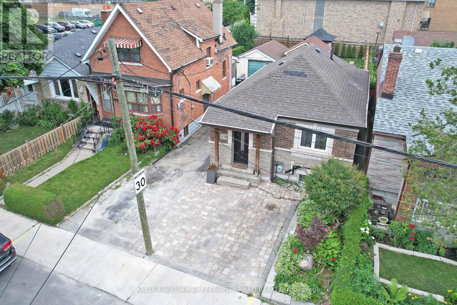 Photo 11 of 19 Bicknell Avenue, Toronto ON
