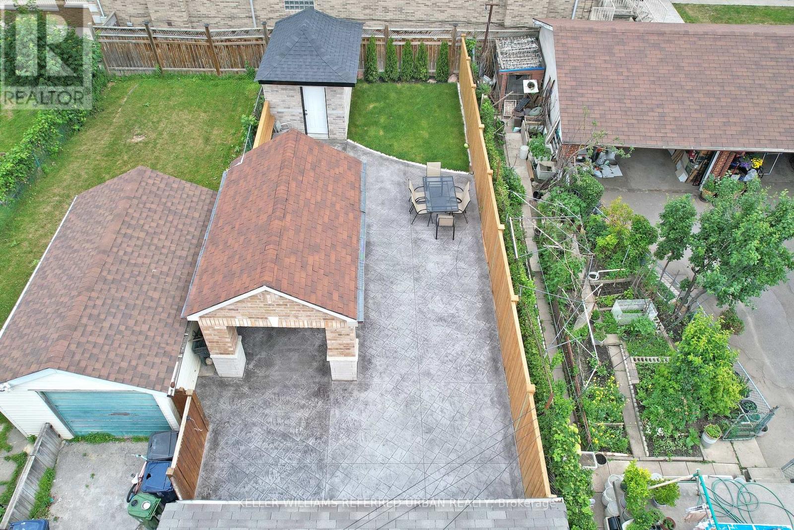Photo 8 of 19 Bicknell Avenue, Toronto ON