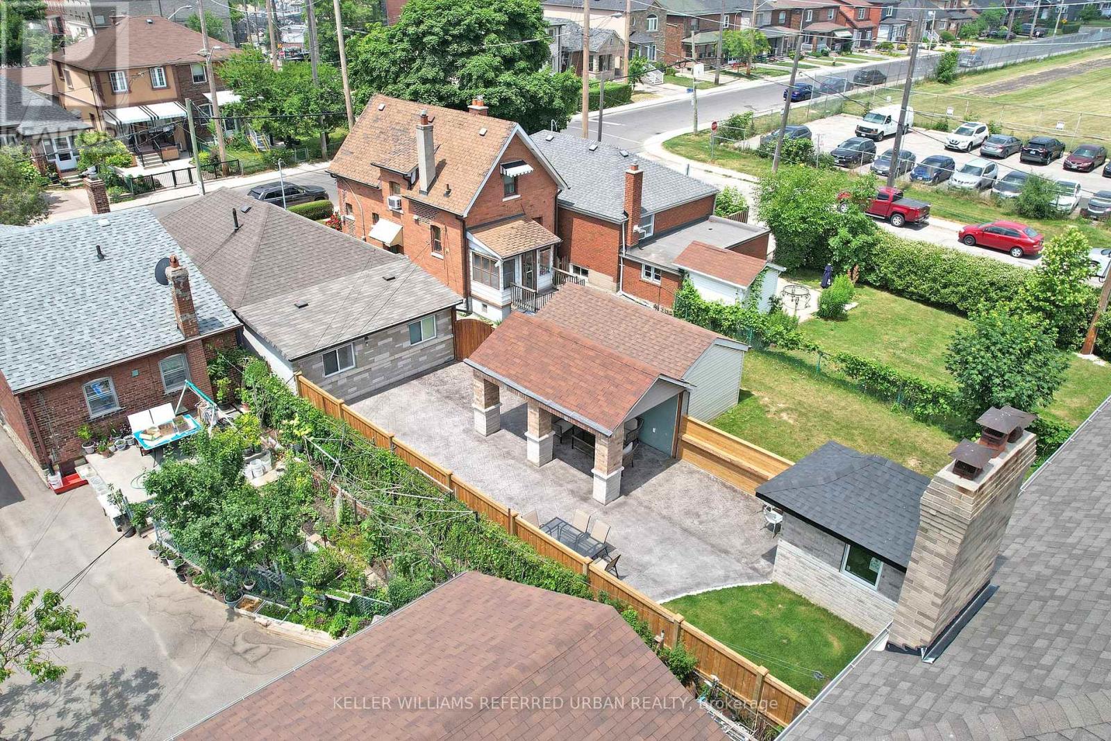 Photo 35 of 19 Bicknell Avenue, Toronto ON