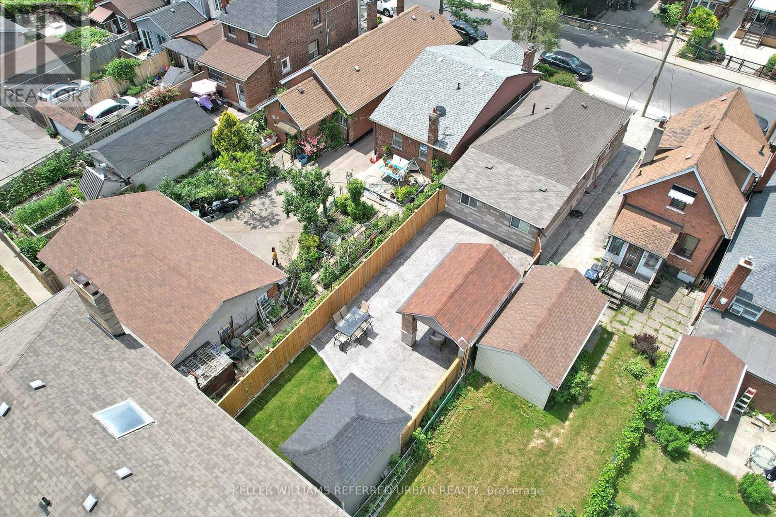 Photo 17 of 19 Bicknell Avenue, Toronto ON