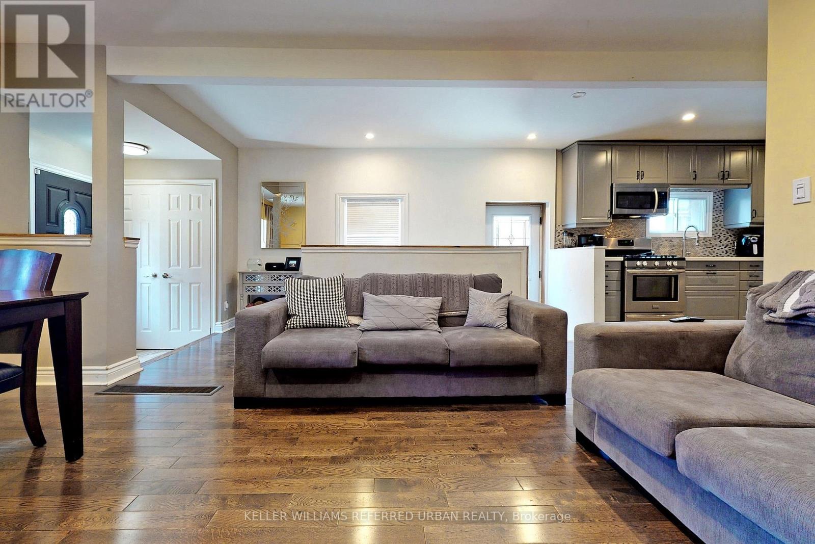 Photo 14 of 19 Bicknell Avenue, Toronto ON