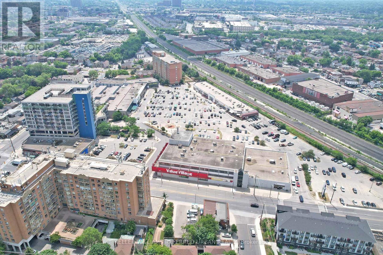 Photo 32 of 19 Bicknell Avenue, Toronto ON