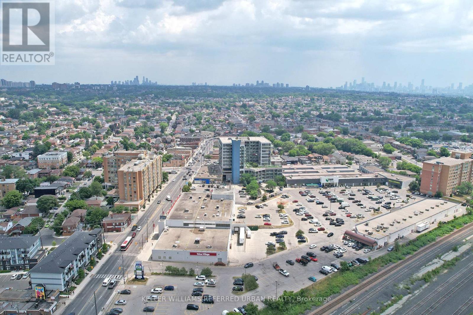 Photo 9 of 19 Bicknell Avenue, Toronto ON