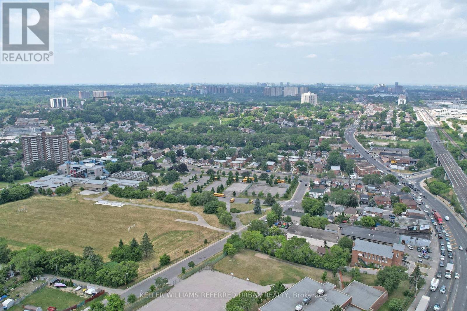 Photo 30 of 19 Bicknell Avenue, Toronto ON