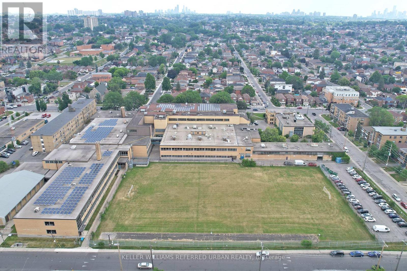 Photo 10 of 19 Bicknell Avenue, Toronto ON