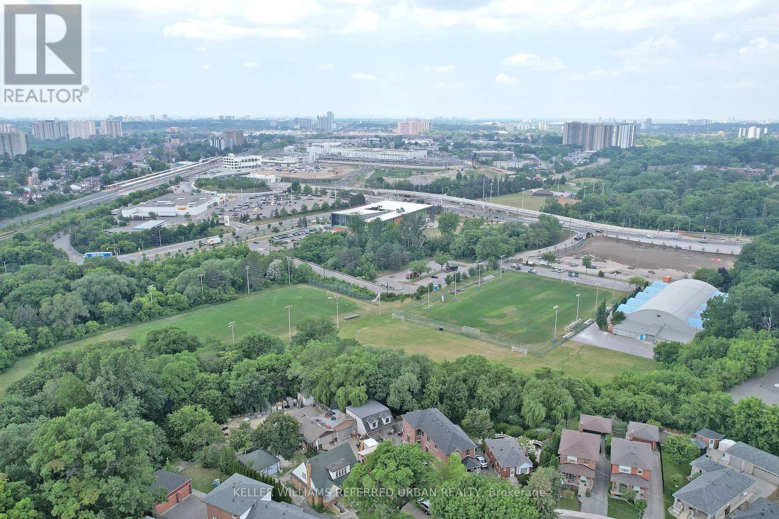 Photo 23 of 19 Bicknell Avenue, Toronto ON