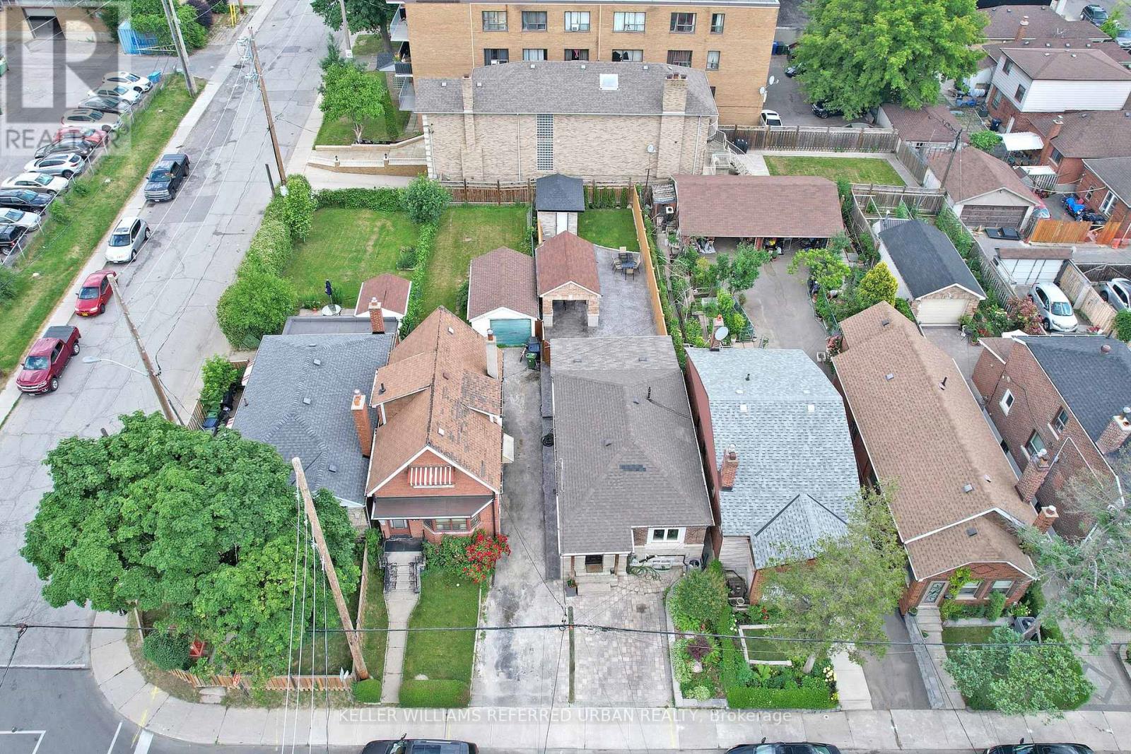Photo 6 of 19 Bicknell Avenue, Toronto ON