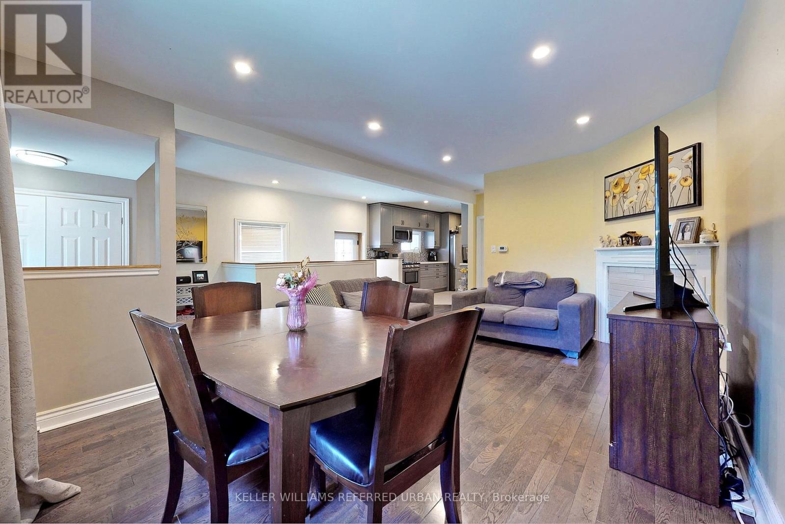 Photo 16 of 19 Bicknell Avenue, Toronto ON