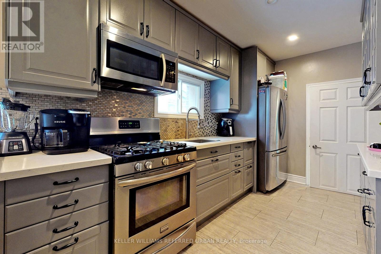 Photo 27 of 19 Bicknell Avenue, Toronto ON
