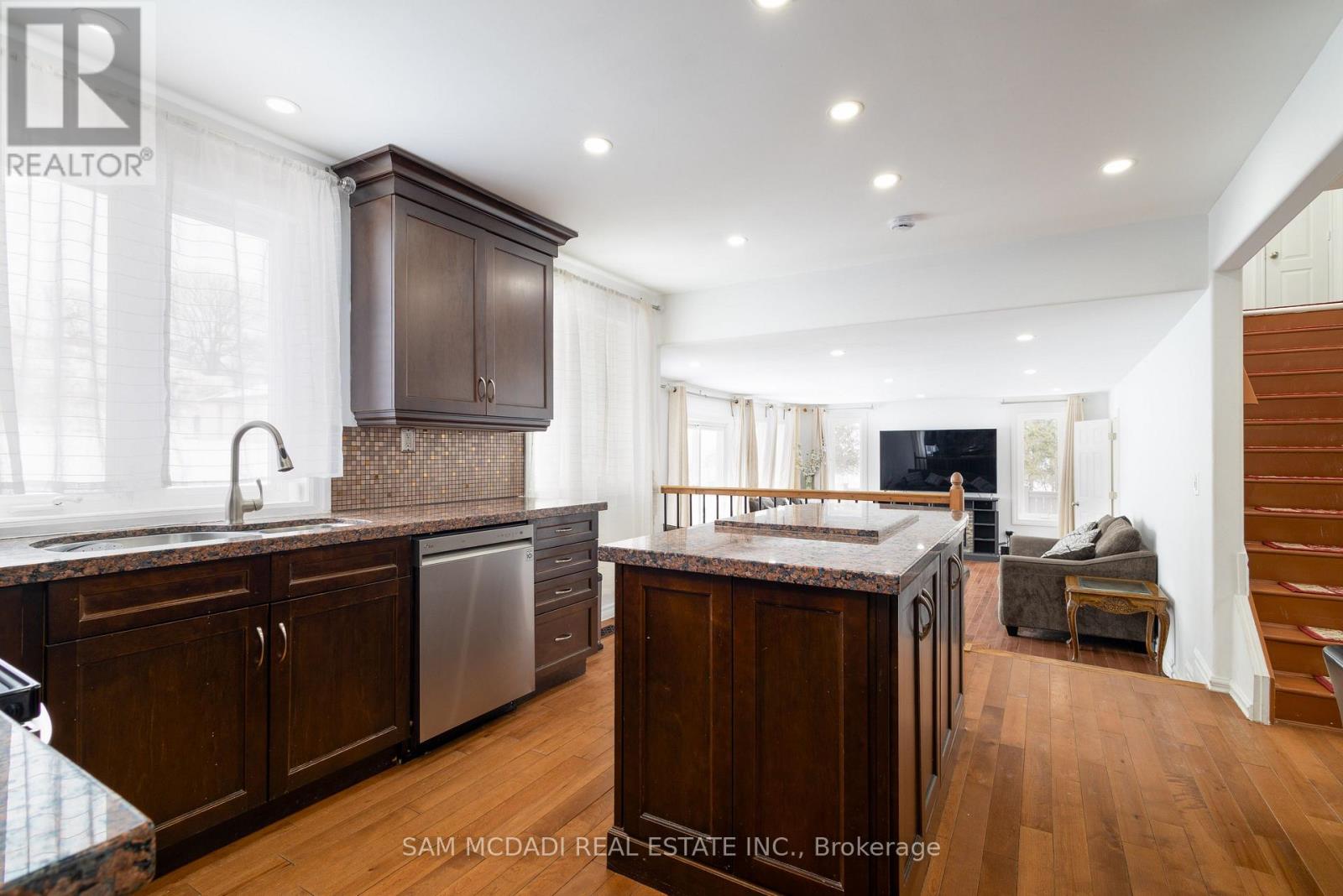 Photo 23 of 855 Jerseyville Road W, Hamilton ON