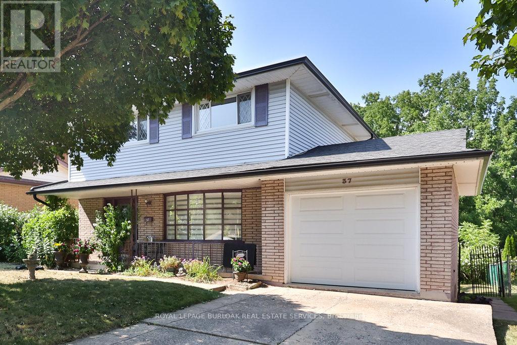 Photo 15 of 37 Sunrise Crescent, Hamilton ON