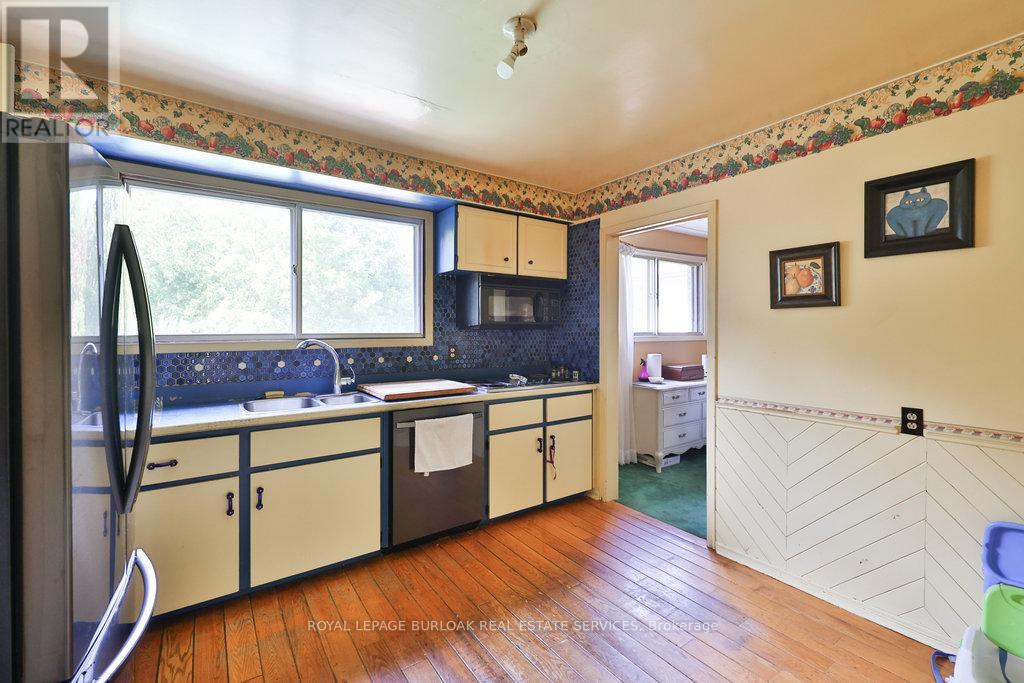 Photo 20 of 37 Sunrise Crescent, Hamilton ON