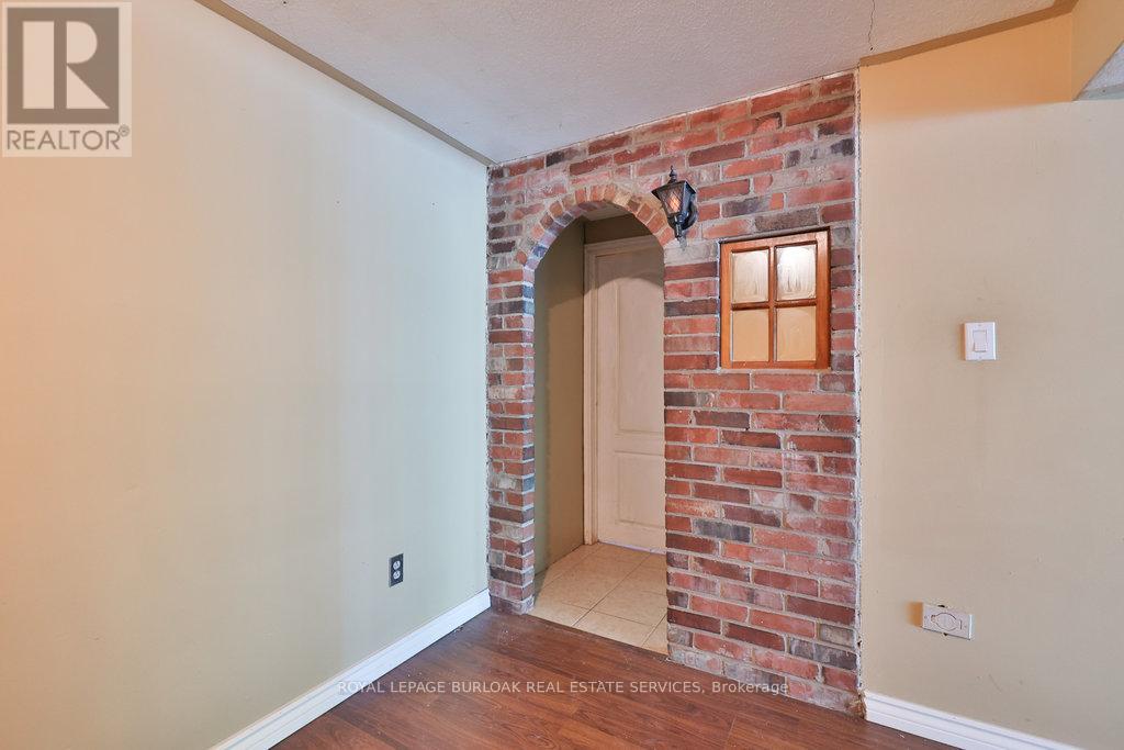 Photo 28 of 37 Sunrise Crescent, Hamilton ON