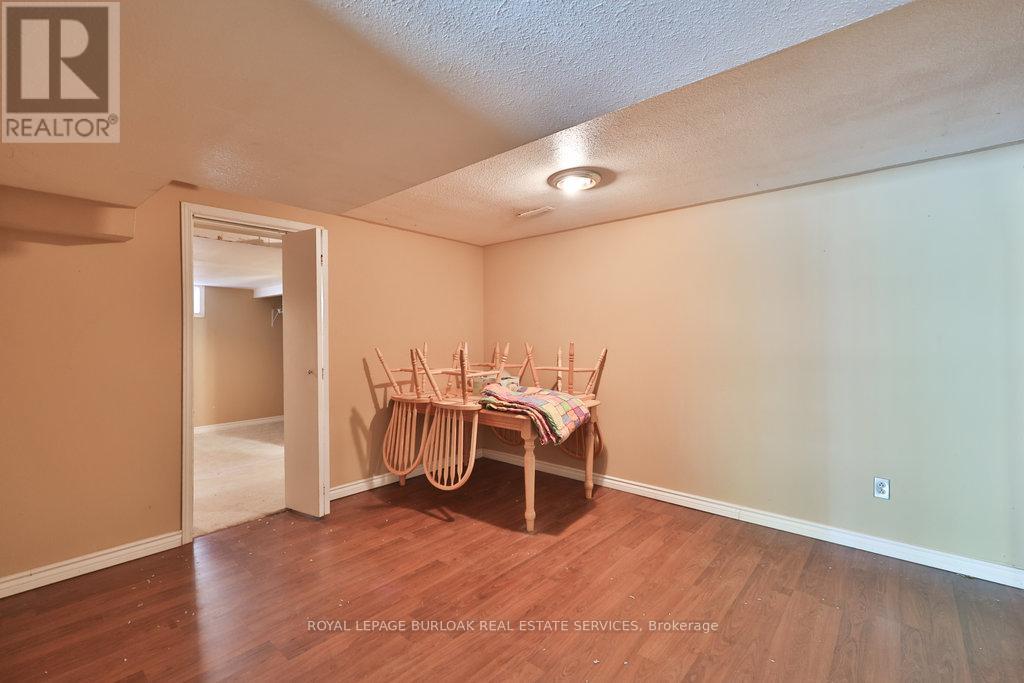Photo 9 of 37 Sunrise Crescent, Hamilton ON