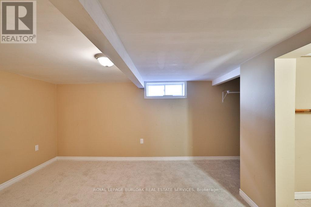 Photo 12 of 37 Sunrise Crescent, Hamilton ON
