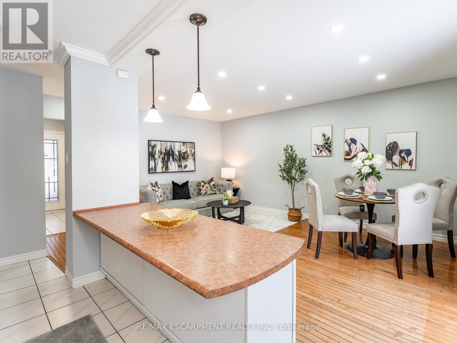 Photo 11 of 68 Gledhill Crescent, Hamilton ON