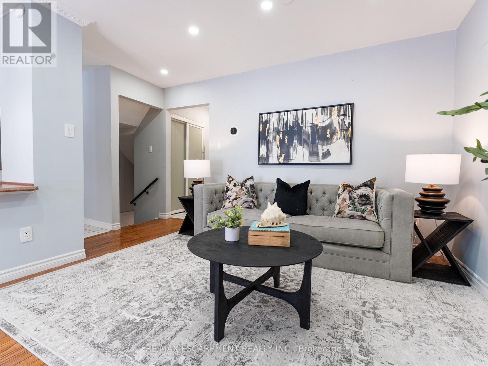 Photo 16 of 68 Gledhill Crescent, Hamilton ON