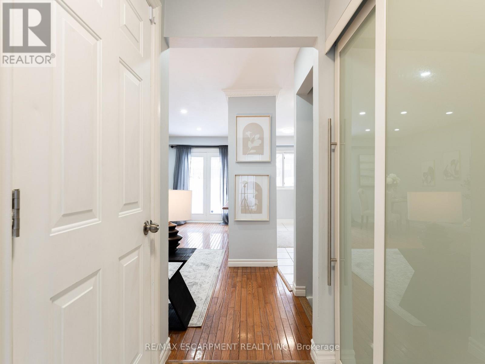 Photo 17 of 68 Gledhill Crescent, Hamilton ON