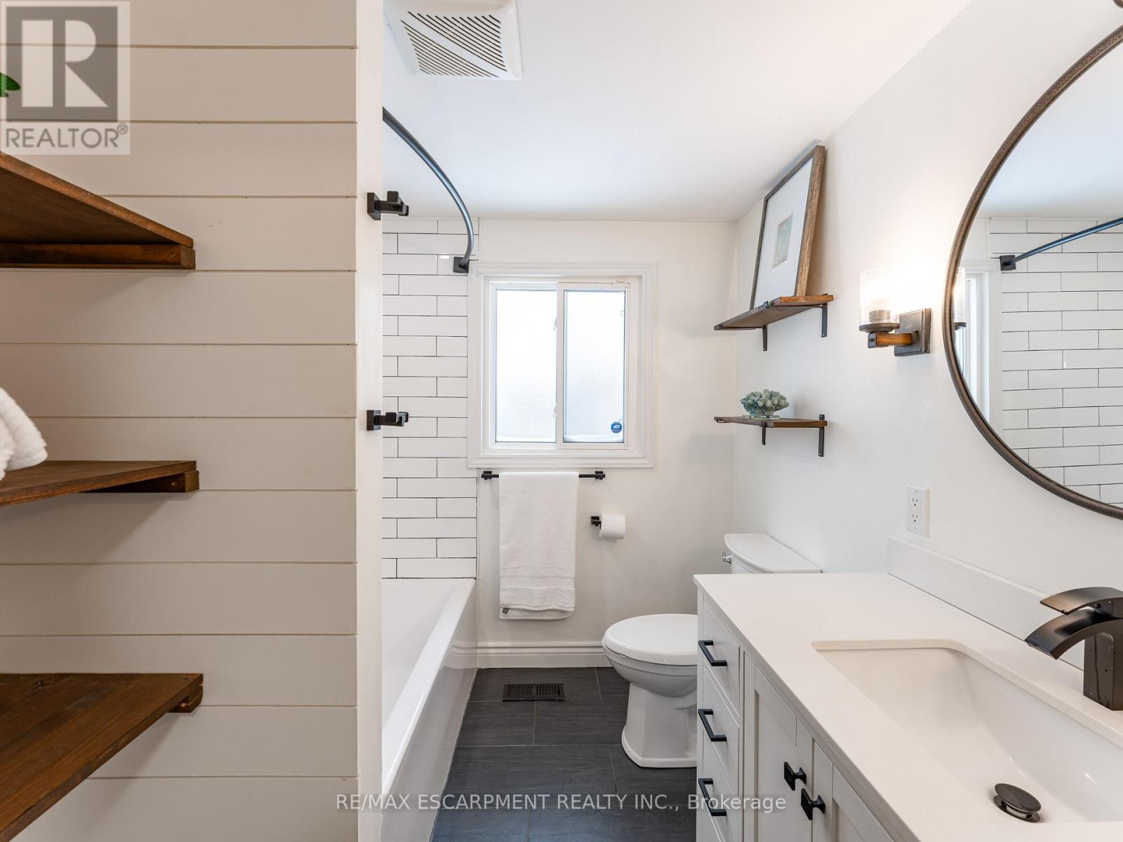 Photo 19 of 68 Gledhill Crescent, Hamilton ON
