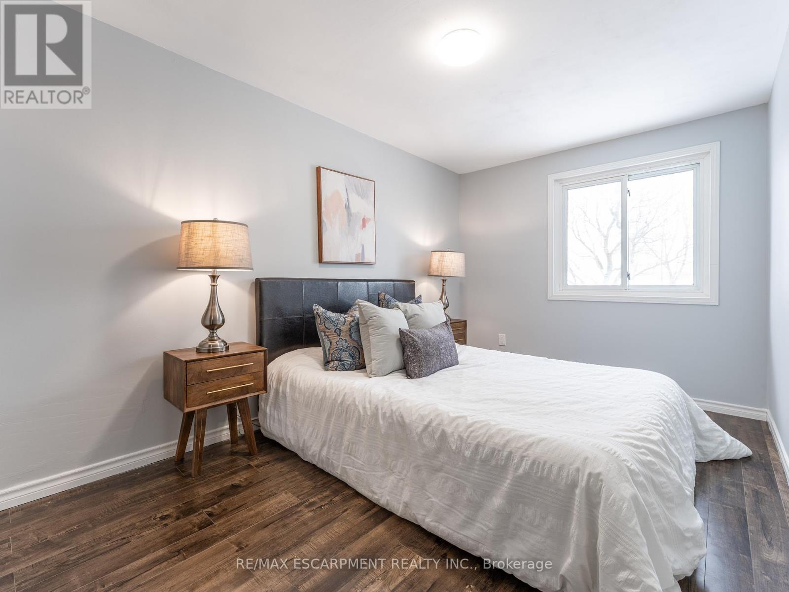 Photo 25 of 68 Gledhill Crescent, Hamilton ON