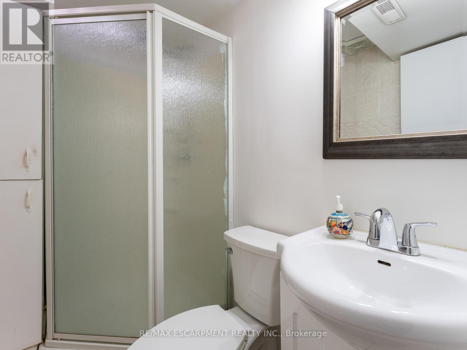 Photo 34 of 68 Gledhill Crescent, Hamilton ON