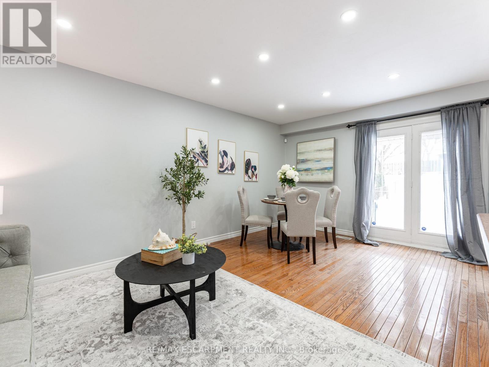 Photo 5 of 68 Gledhill Crescent, Hamilton ON