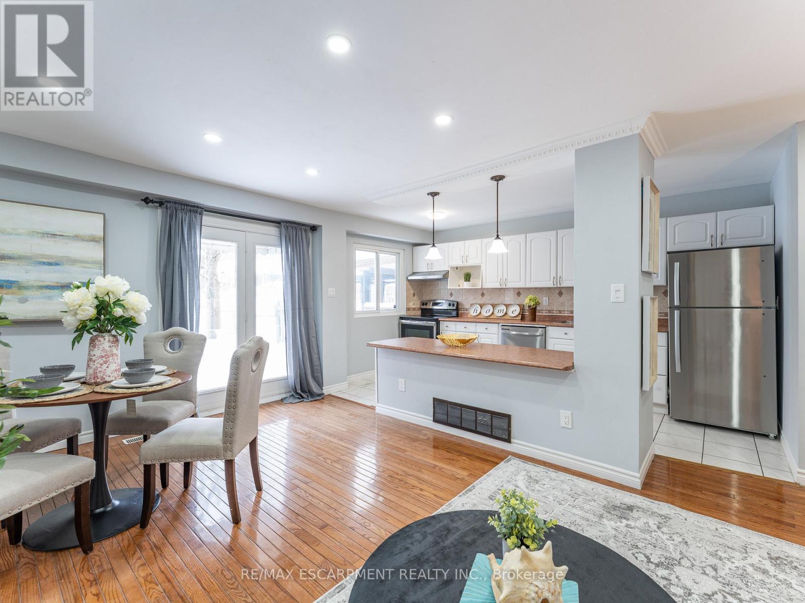 Photo 6 of 68 Gledhill Crescent, Hamilton ON